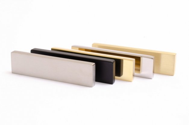 Handtag Clean Cut 80 passar för kökslådor, luckor eller badrumsskåp. Finns i polerad och borstad mässing, rostfritt stål, svart