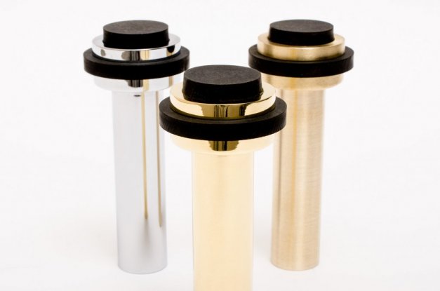 Snygg dörrstopp i mässing.