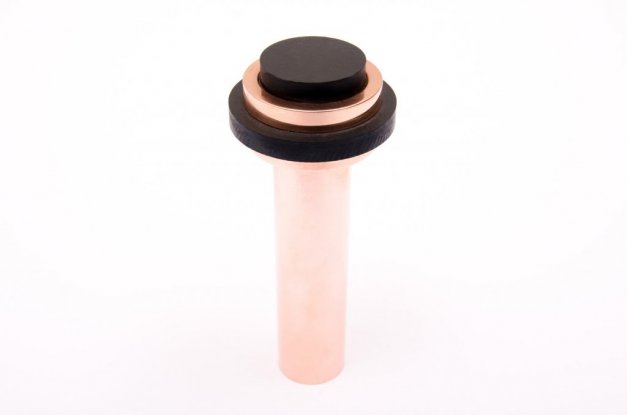 Modern dörrstopp i polerad koppar