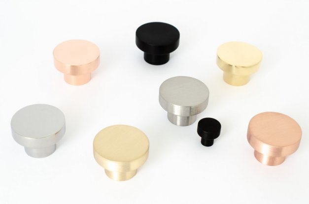 knoppar och krokar i mässing rostfritt aluminium svart aluminium koppar