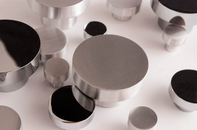 Dot knob, hook in chrome, brushed aluminium, brushed stainless steel, polished stainless steel for the kitchen cabinet or as a h