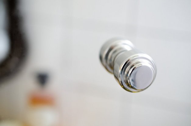 Glasdörrsknopp polerad rostfri. snygg knopp till duschdörr