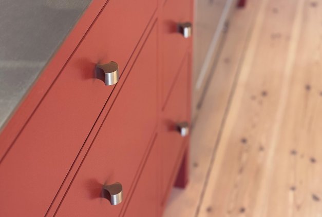 Knob Feather 28 <BR> brushed stainless steel