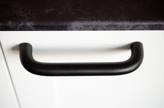Cabinet pull Grip 143 <br> black lacquer