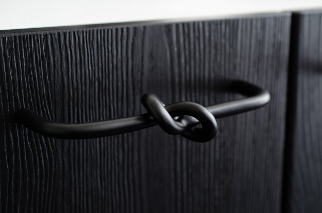 Handtag Knot 136 <br> svart lack