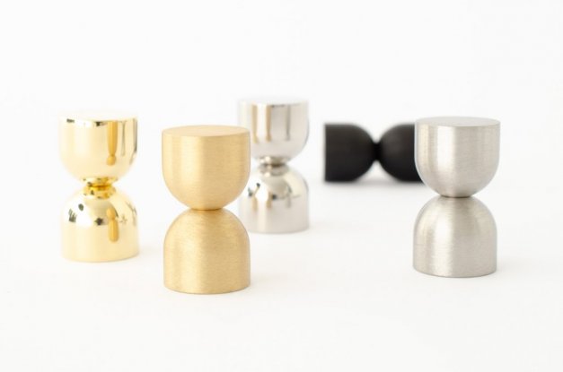 Knopp / Krok Kokeshi 1832 <BR> svart aluminium