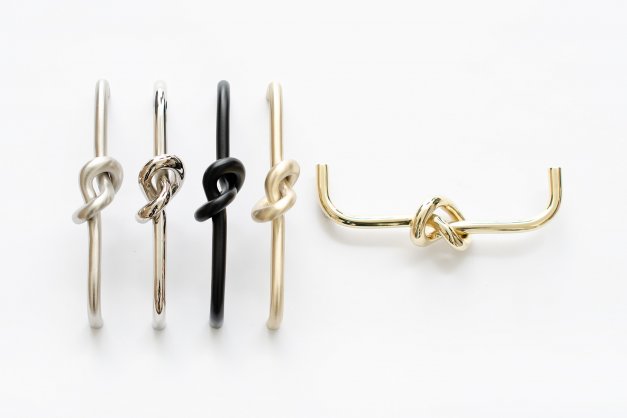 Handtag Knot 136 <br> svart lack