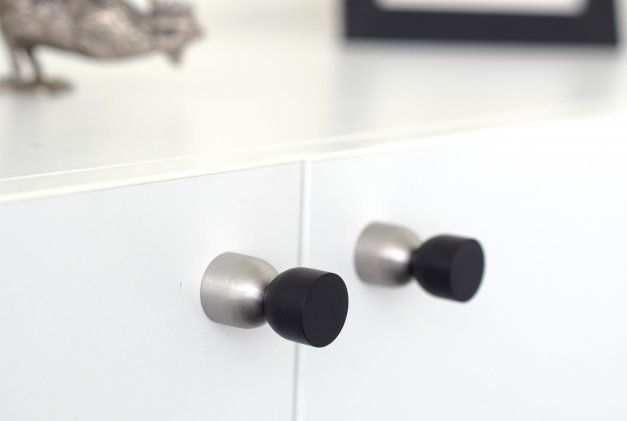 Knob / Hook Kokeshi Mix 1832 <BR> brushed stainless steel / black aluminium