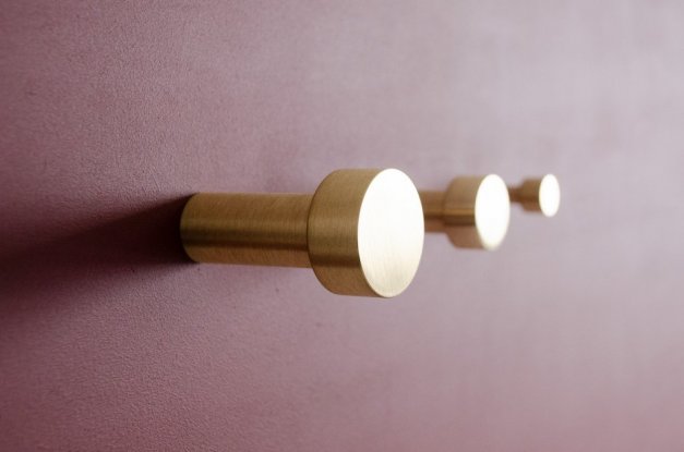 Hook Dot 33 <BR> brushed brass