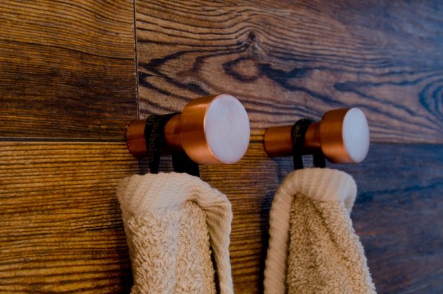 krok för handdukar, handdukshängare i badrum