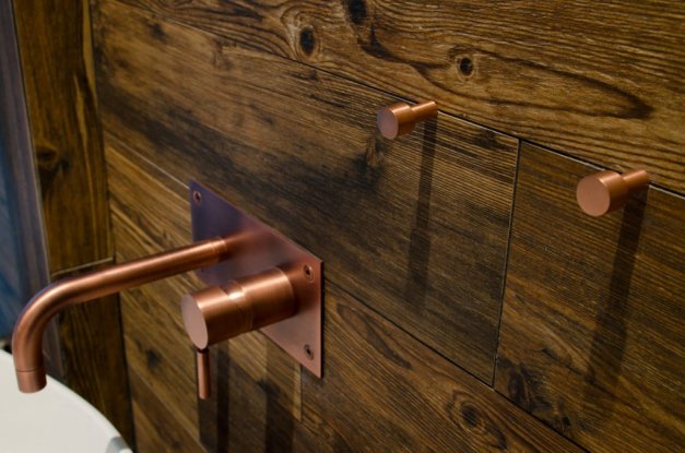 Handdukskrokar i koppar.