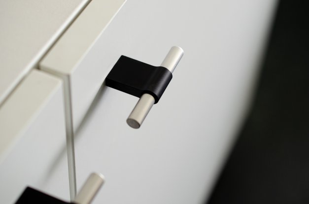 Knopp Line Mix 60 <BR> svart aluminium / borstat rostfritt