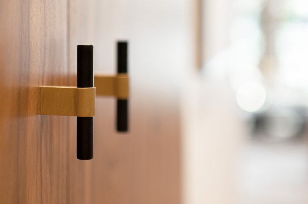 Knopp Line Big Mix 80 <BR> borstad mässing / svart aluminium