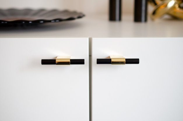 Knopp Line Mix 60 <BR> polerad mässing / svart aluminium